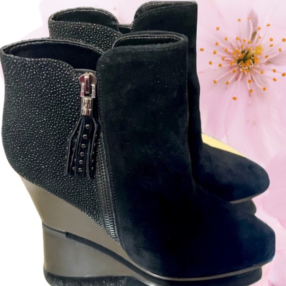 Karl Lagerfeld Black Suede Stingray Leather Julita Ankle Boots Women's. - Picture 1 of 10